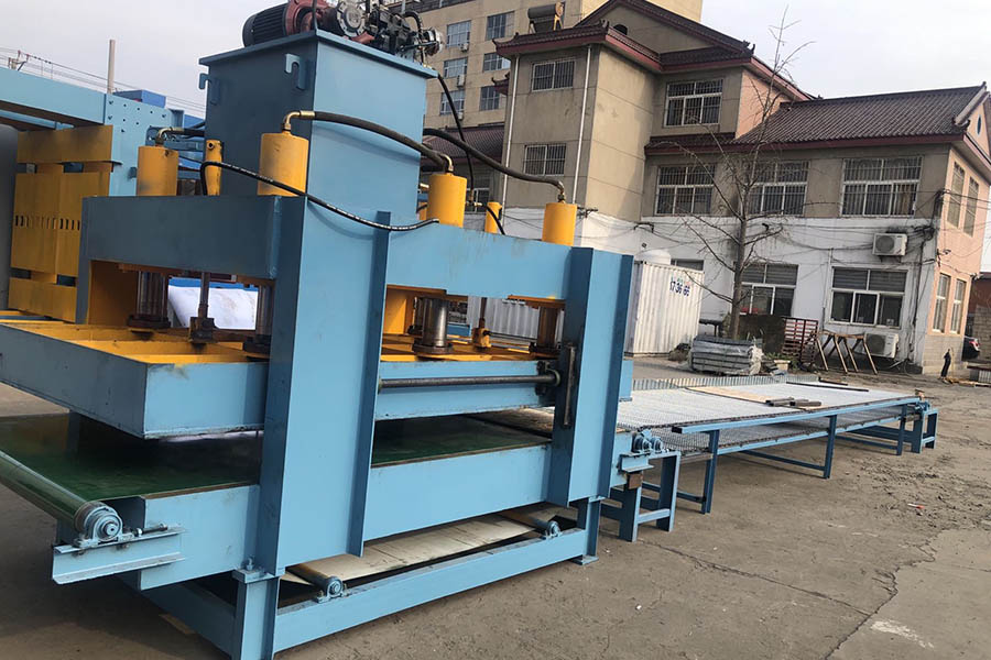 鋪板機-小車前后免基坑+油缸預壓