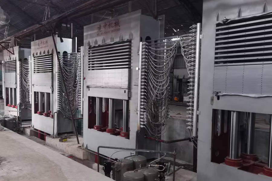 熱壓機-集裝箱板壓機配套進出板